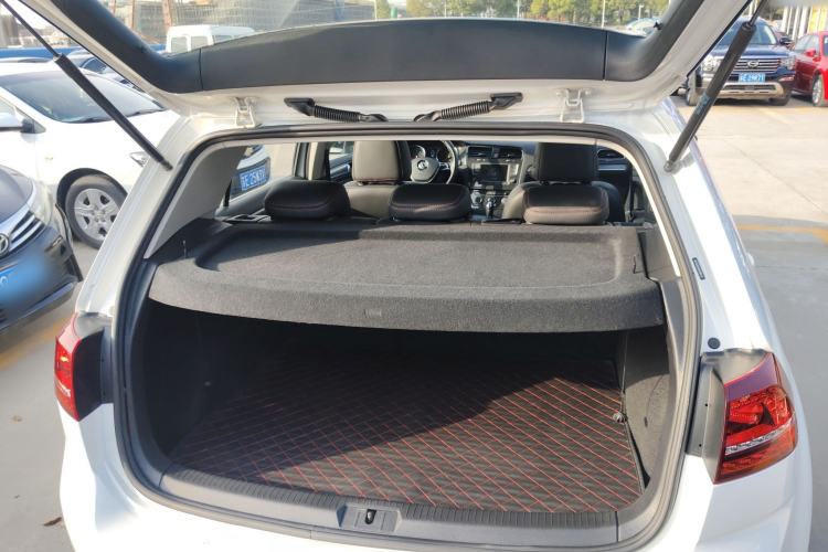 Used Volkswagen Golf 2017 1.6L Automatic Comfort Million-Vehicle Anniversary Edition
