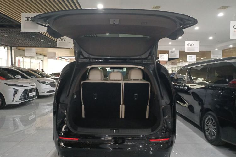 Used Li Auto MEGA 2024 Ultra Model
