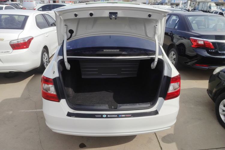 Used Skoda Rapid 2016 1.6L Manual Front-Wheel-Drive Version