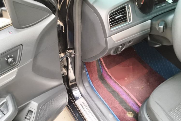 Used Volkswagen Lavida 2015 1.6L Manual Fashion Edition Driver Seat