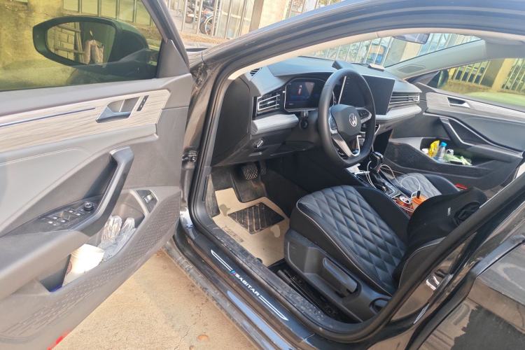 Used Volkswagen Sagitar 2025 300TSI DSG Excellence Edition Driver Seat