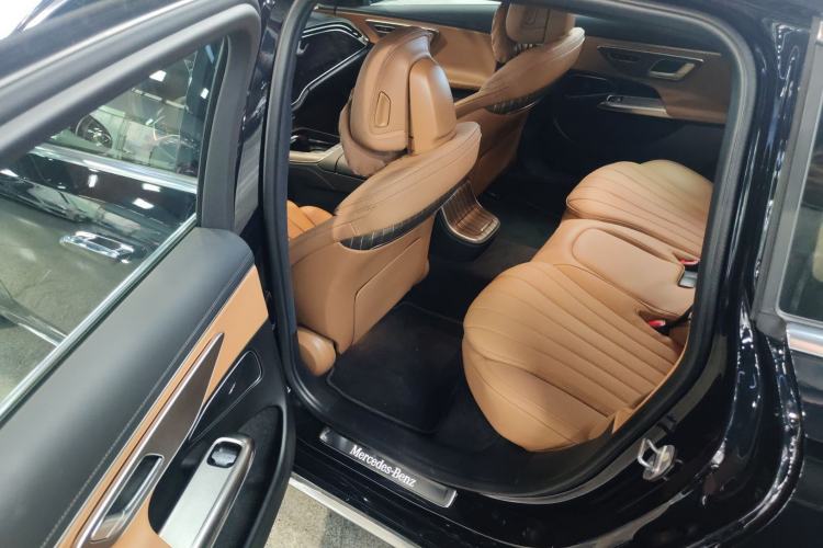 Used Mercedes-Benz E-Class New Energy 2024 E 350 e L Plug-in Hybrid Sedan Left Rear Seat