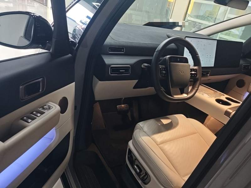 Used Li Auto MEGA 2025 Ultra Smart Refreshed Edition — 15