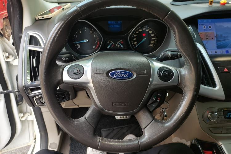 Used Ford Focus 2012 Hatchback 1.6L Automatic Fashion Edition Steering Wheel
