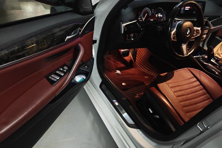 Used BMW 5 Series 2018 Restyled 530Li Luxury Edition M Sport Package Driver Seat