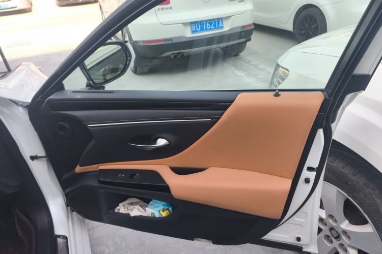 Used Lexus ES 2023 200 Excellence Edition
