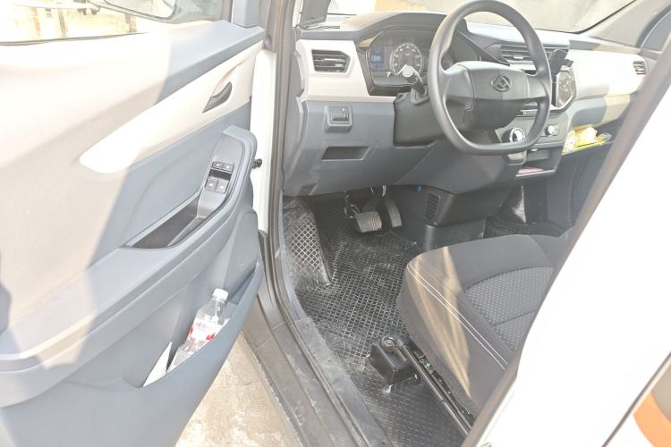 Used SAIC MAXUS EV30 2023 Pure-Electric Smart Logistics Expert with Long Wheelbase Guoxuan
