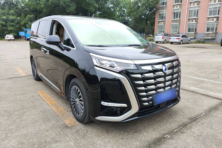 Used Denza D9 2022 DM-i 1040 Prestige Model Exterior 2