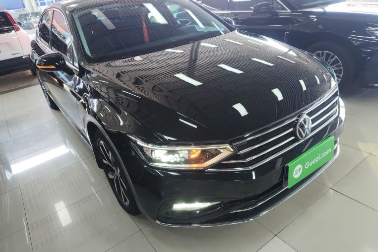 Used Volkswagen Magotan 2020 330TSI DSG Leading Model Front Right 45 Deg