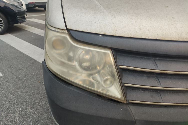 Used Dongfeng Shuaike 2011 1.6L Manual Commercial 5-Seater Right Front Headlight