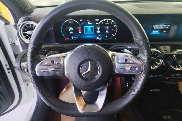 Used Mercedes-Benz A-Class 2022 Revised Version A 200 L Sport Sedan Fashionable Style
