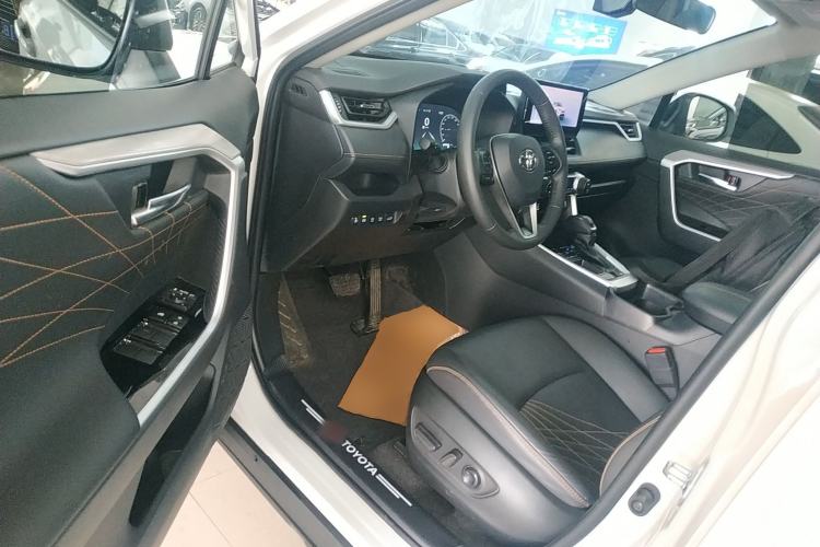 Used Toyota RAV4 2024 2.0L CVT Two-Wheel Drive Fashion Plus Edition Driver Seat