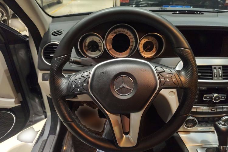 Used Mercedes-Benz C-Class 2011 C 200 Fashion Travel Edition