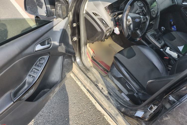 Used Ford Focus 2012 Sedan 1.6L Manual Fashion Edition
