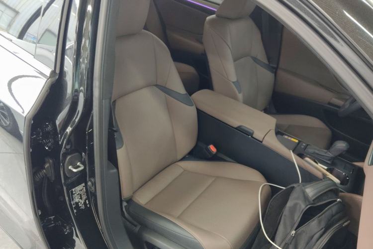 Used Lexus ES 2025 200 Premium Edition Right Front Seat