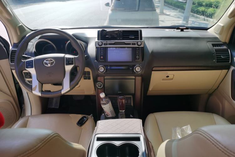 Used Toyota Prado 2014 4.0L Automatic TX-L NAVI Center Console