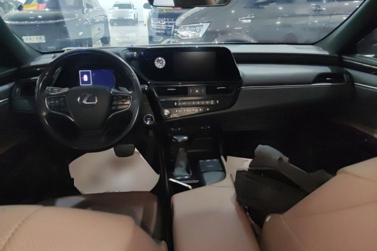 Used Lexus ES 2022 300h Deluxe Edition