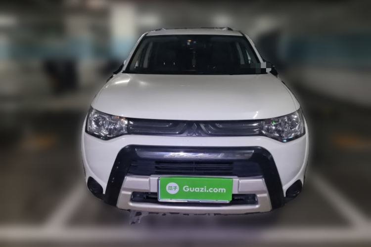 Used Mitsubishi Outlander 2013 2.0L Two-Wheel Drive Sport Navigation Version 5 Seats