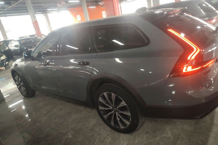 Used Volvo V90 2021 Cross Country B5 AWD Smart Range Edition