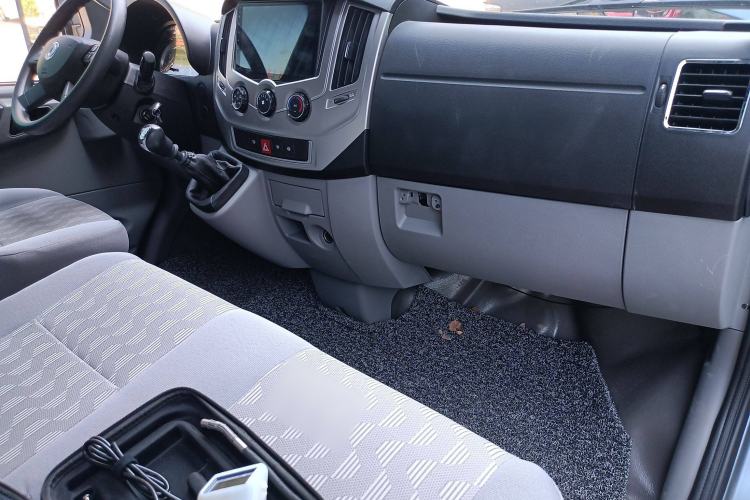 Used Dongfeng Yufeng Yufeng 2021 2.3T Power King Front-Drive Van Short Wheelbase Mid-Roof 3-Seater China VI Standard M9T