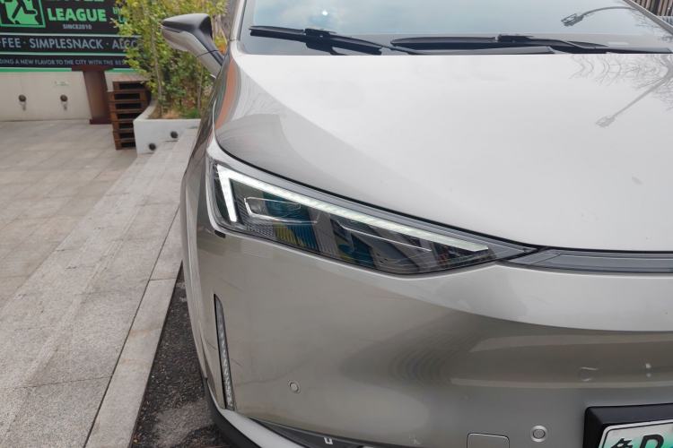 Used Hycan Z03 2022 510 km Range Trendy Cool Version 135 kW 63.98 kWh Right Front Headlight