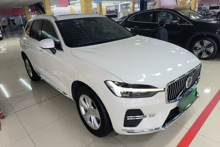 Used Volvo XC60 2022 B5 4x4 Zhiyi Luxury Edition Front Right 45 Deg