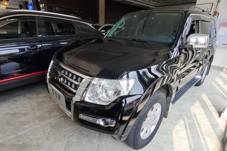 Used Mitsubishi Pajero 2015 3.0L Automatic Elite Plus Version China V Standard