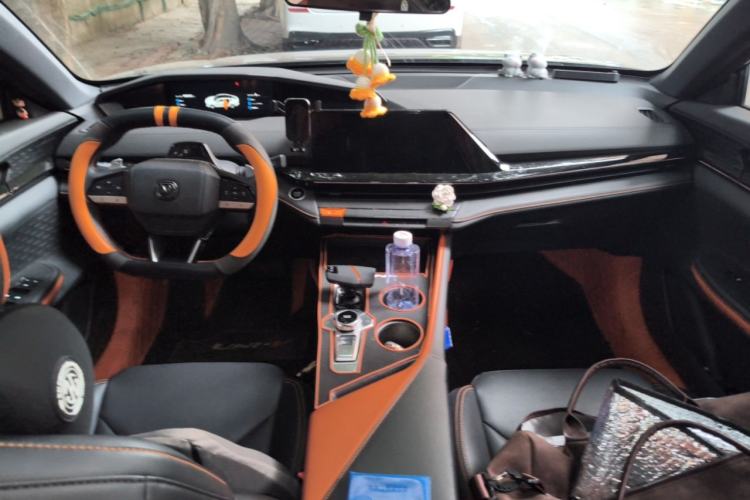 Used CHANGAN UNI-V 2022 1.5T Prestige Version Center Console