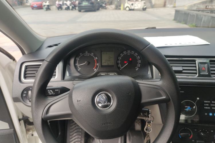 Used Skoda Rapid 2015 1.6L Manual Smart Selection Model