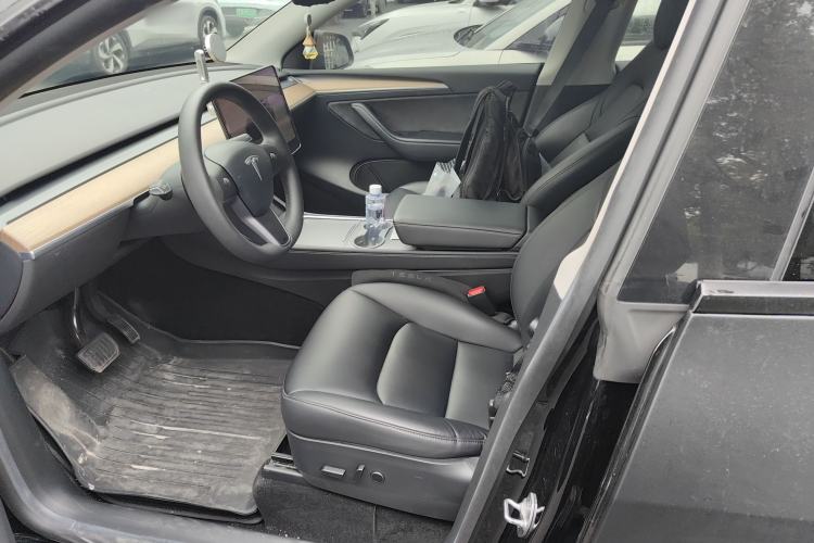 Used Tesla Model Y 2022 Long-Range All-Wheel-Drive Version