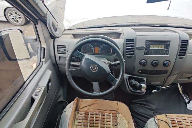 Used Dongfeng Yufeng 2014 2.5T YuliBao Logistics Vehicle Low-Trim Version with Short Wheelbase and Mid-Roof Design – ZD25 Steering Wheel