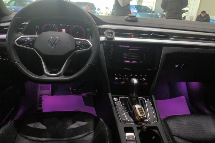 Used Volkswagen FAW-Volkswagen CC 2021 380TSI Striking Edition Center Console