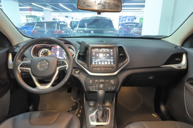 Used Jeep Cherokee 2016 2.4L Professional Smart Version