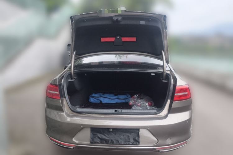 Used Volkswagen Magotan 2017 380TSI DSG Luxury Model Trunk