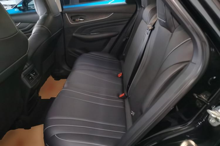 Used Venucia V 2022 260T Black Horse Edition · Idol
