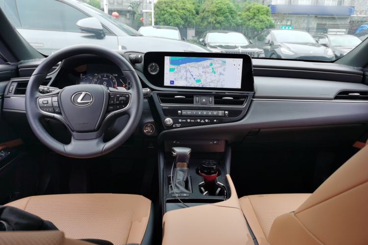 Used Lexus ES 2024 200 Premium Edition Center Console