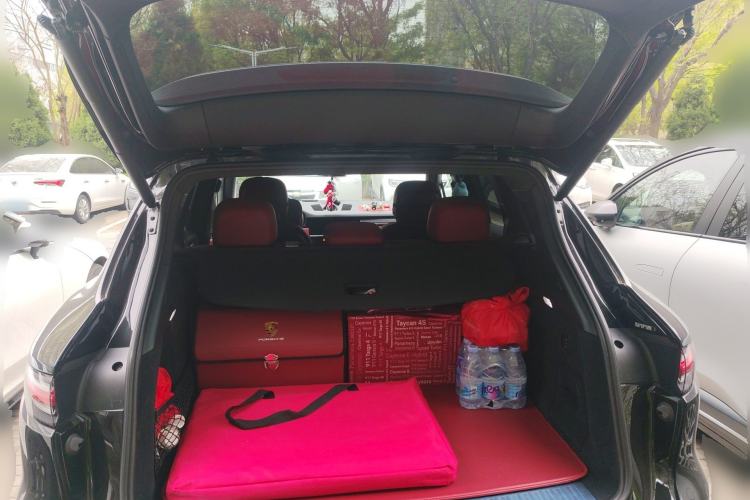 Used Porsche Cayenne E-Hybrid 2023 Cayenne E-Hybrid 2.0T Platinum Edition Trunk