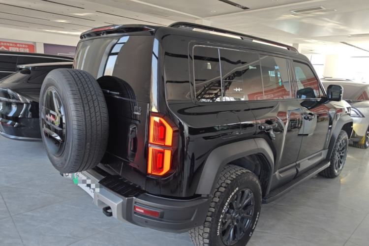 Used Formula Leopard Leopard 5 2023 Navigator Edition
