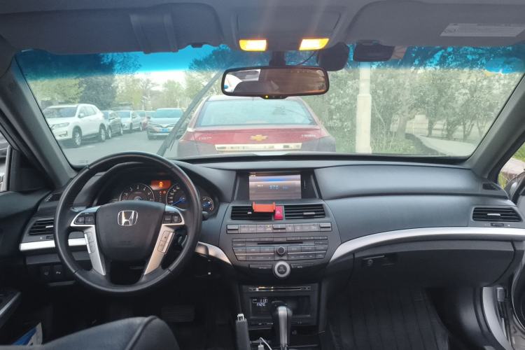 Used Honda Crosstour 2012 2.4L Luxury Edition Center Console