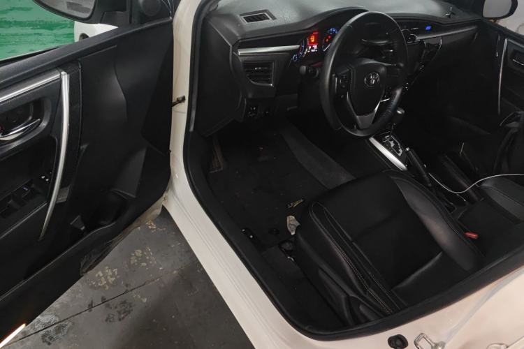 Used Toyota Corolla 2014 1.6L CVT GL-i Leather Edition Driver Seat