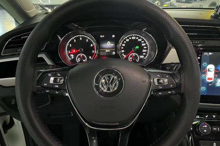 Used Volkswagen Touran 2016 Volkswagen Touran L 330TSI DSG Luxury Edition
