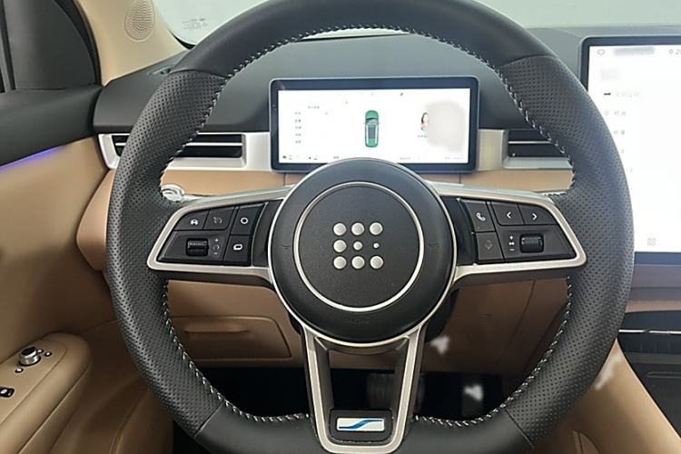 Used Landian E5 PLUS 2025 165 km Long-Range Version PLUS 7-Seater