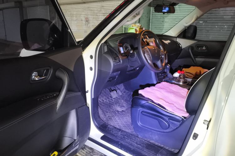 Used Nissan Patrol 2018 4.0L LinkedIn Edition Driver Seat