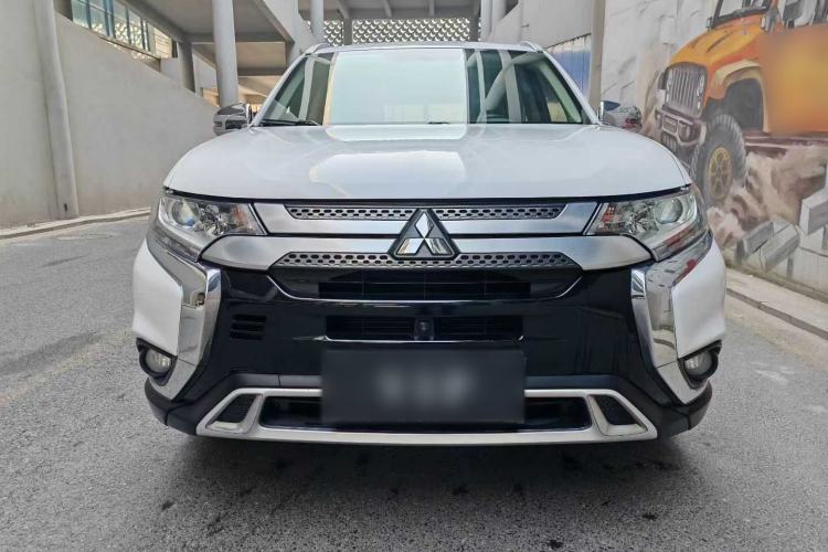 Used Mitsubishi Outlander 2019 2.0L Two-Wheel Drive Comfort Edition 7-Seater China VI Standard
