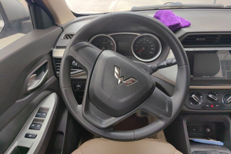 Used Wuling Hongguang 2019 1.5L S Comfort Edition China VI LAR
