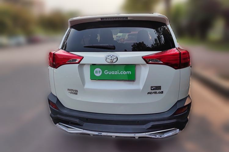 Used Toyota RAV4 2015 2.0L CVT Two-Wheel Drive Fashion Edition Rear