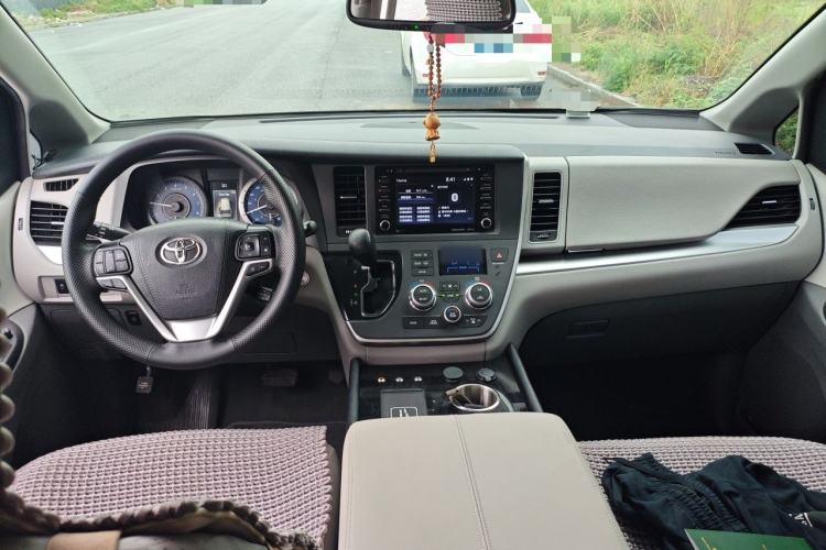 Used Toyota SIENNA 