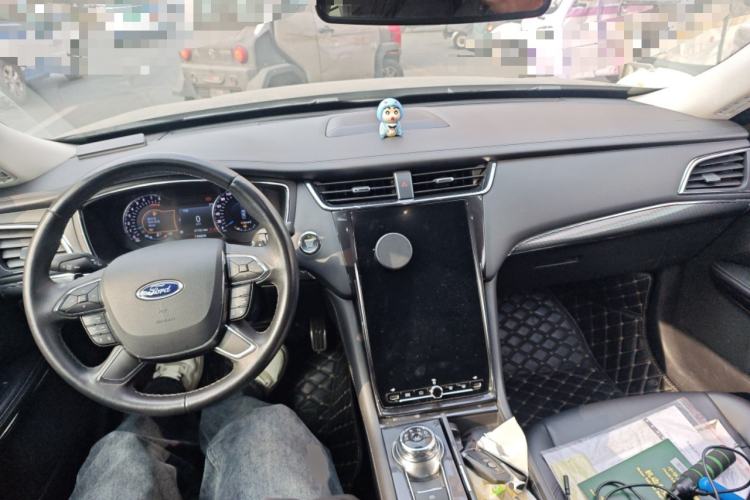 Used Ford Taurus 2019 EcoBoost 245 Premium Edition Center Console