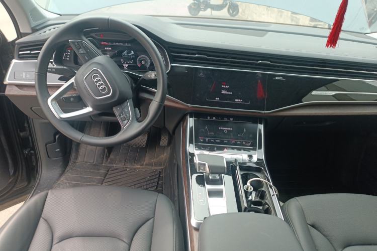 Used Audi Q7 2023 55 TFSI quattro S line Sport Edition Center Console