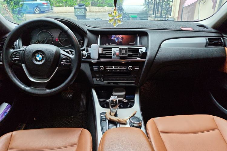 Used BMW X4 2014 xDrive28i Leading Model Center Console